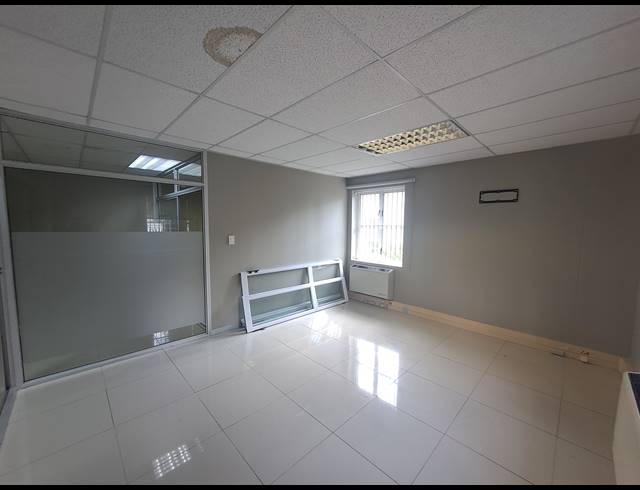 124M² OFFICE TO LET IN HYDE PARK